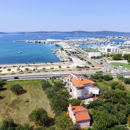 Dom wakacyjny Holiday Cvita Sukošan